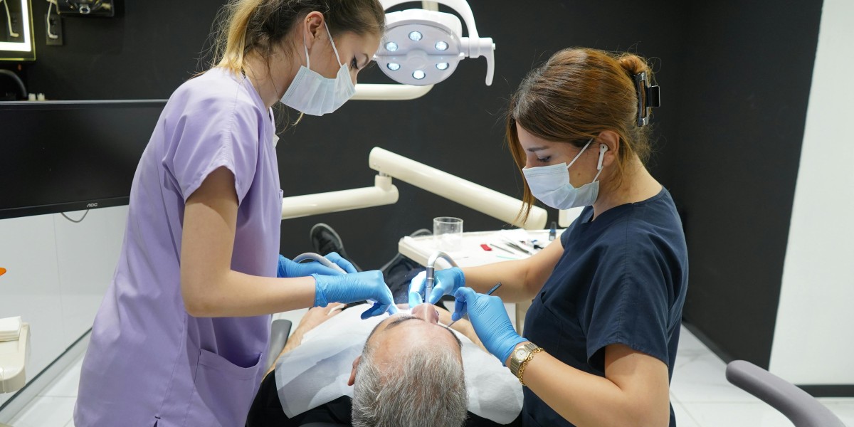 Top ReasTop Reasons to Choose Professional Teeth Whitening This Yearons to Choose Professional Teeth Whitening This Year